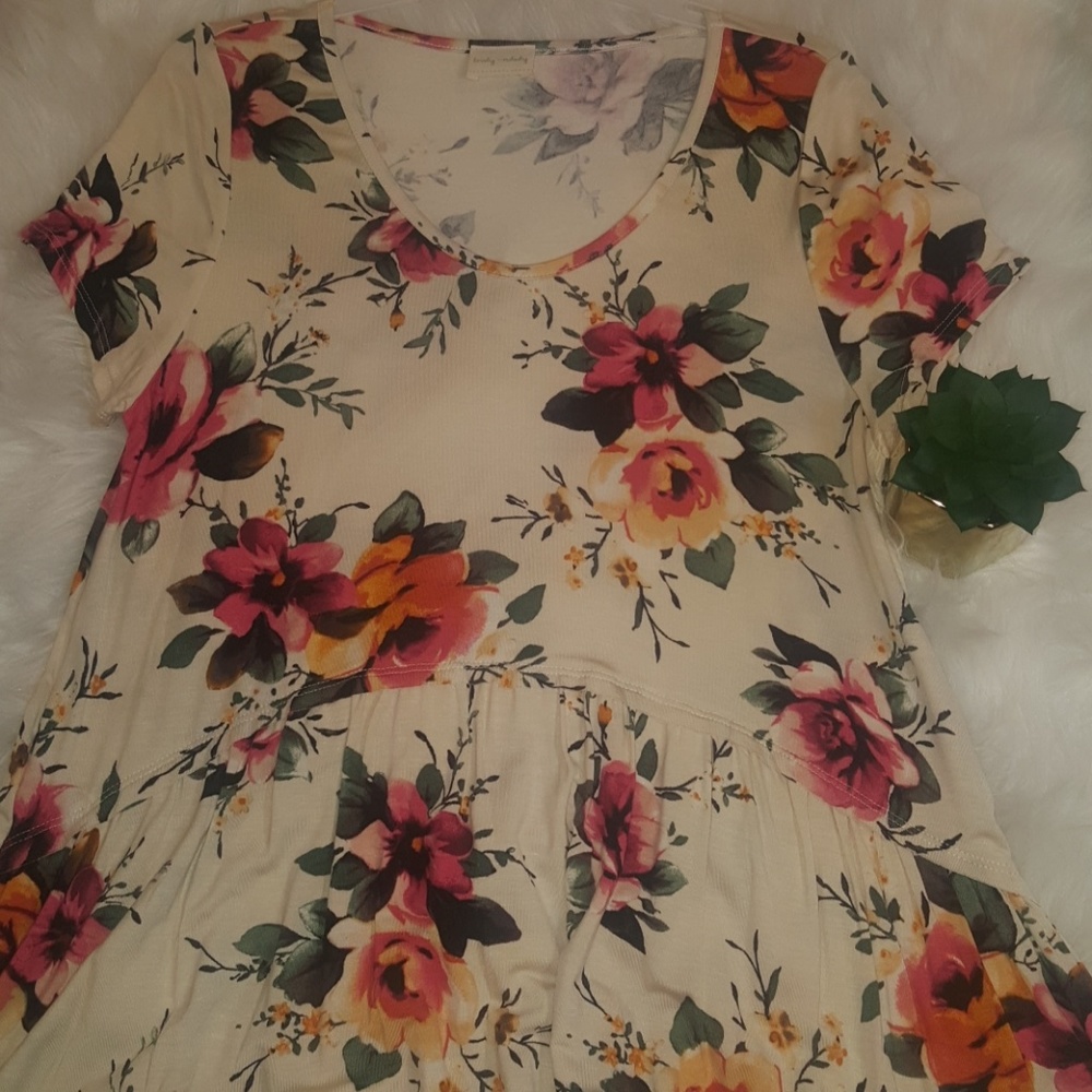 Cream Floral Short Sleeve Ruffle Top - Picture 2 of 3